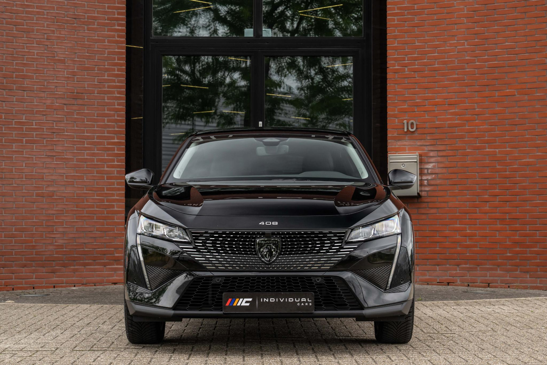 54583878-4.jpg